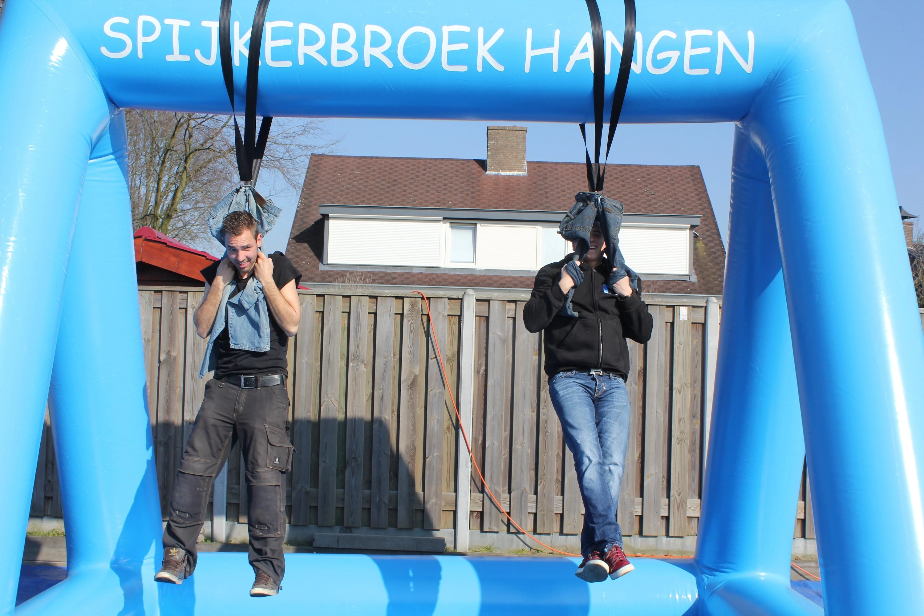 Spijkerbroek Hangen